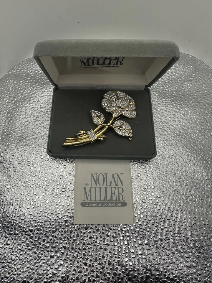 Broche vintage Nolan Miller coleção glamour ouro AMOR rosa strass com caixa - Imagem 2 de 4