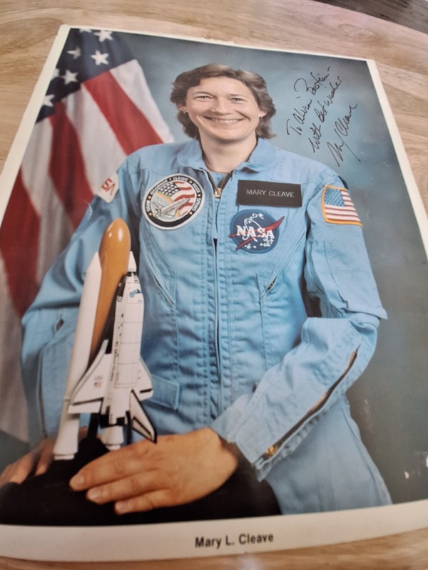 ASTRONAUT SIGNED PHOTO  M L. Cleave