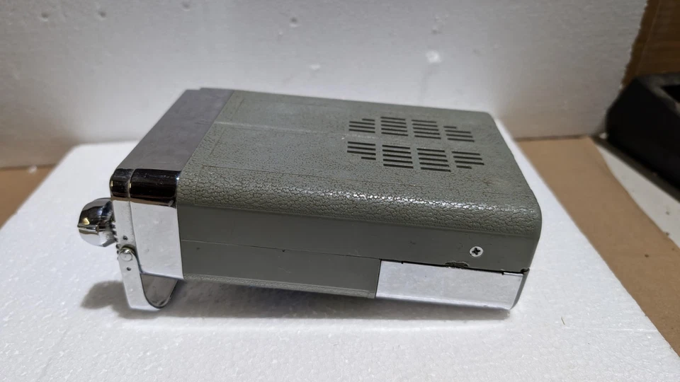 1958-60 OLDSMOBILE TRANS PORTABLE DASH AM RADIO USED - Image 3 of 4