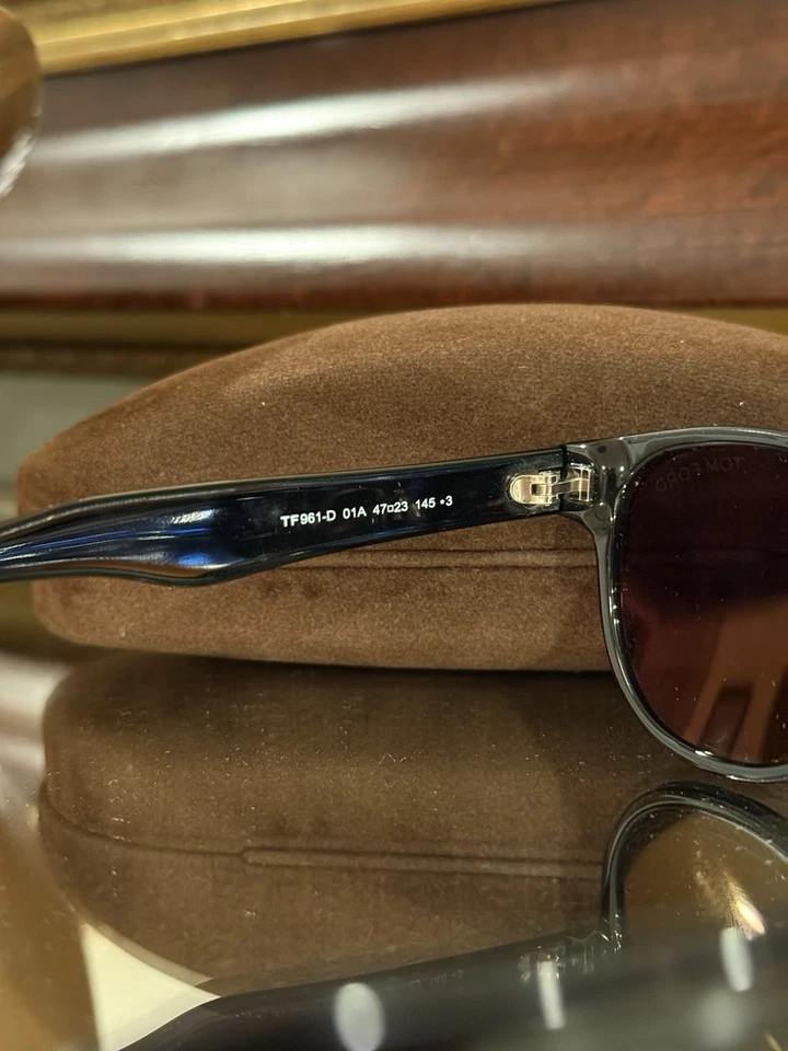 Gafas de sol Tom Ford grises ovaladas unisex artículo no. FT0961-D 01A 47 Foto 4 de 4