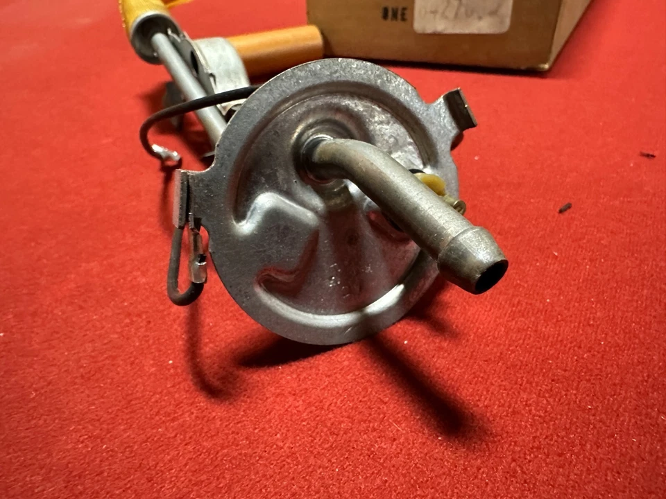 Nuevo de Lote Antiguo 1965-1966 Oldsmobile F85 Cutlass unidad de envío de combustible GM 6427069 65-66 Foto 3 de 3