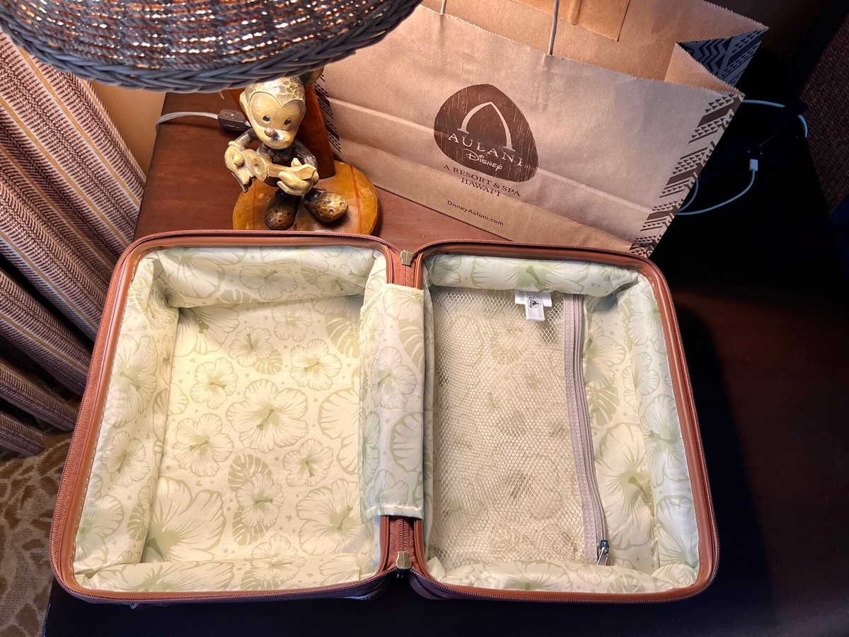 ディズニー★キャリーケース★AULANI DISNEY RESORT★ ディズニー☆キャリーケース☆AULANI DISNEY RESORT☆ Disney