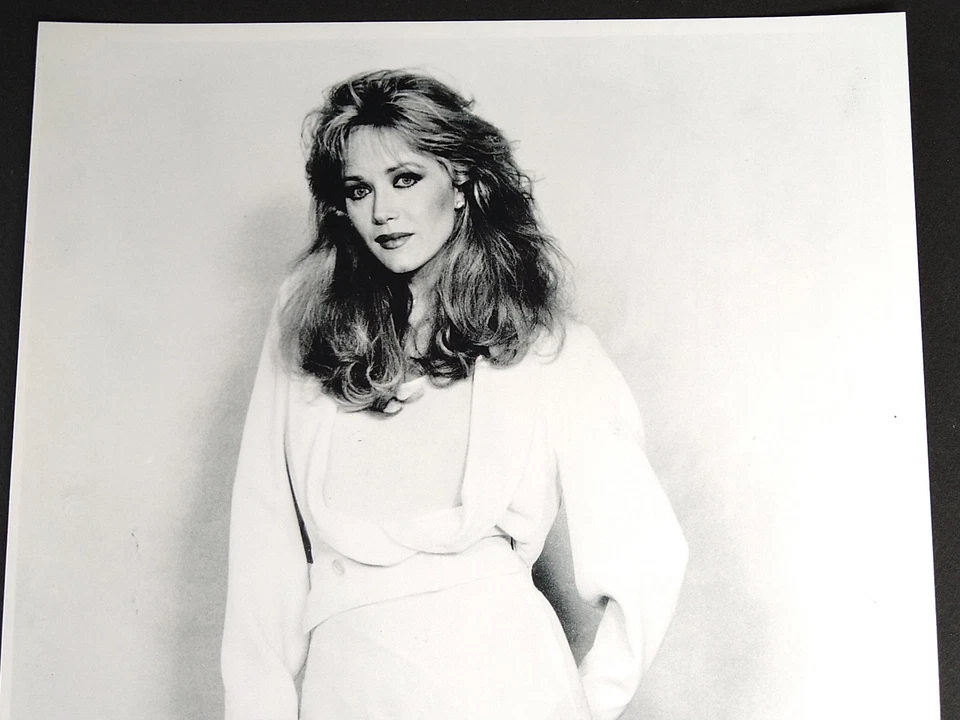 Photo signée Tanya Roberts - Autographe avec COA - Bond 007 Dangereusement vôtre - Photo 2/4