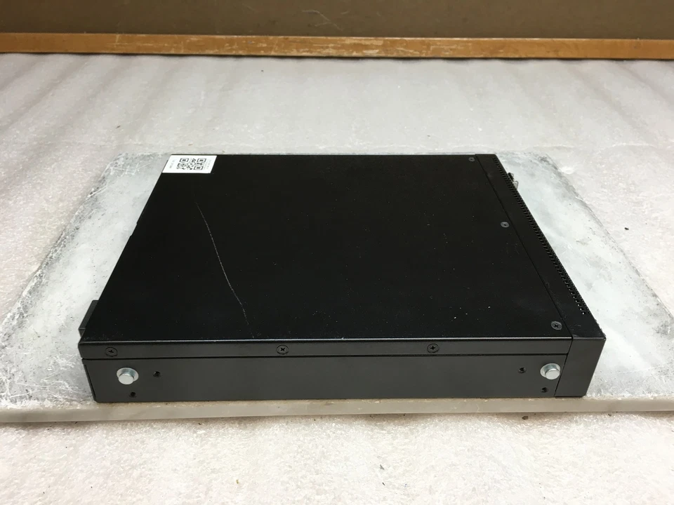 Dell X1026 E10W 24-Port Gigabit Ethernet Switch with 2x SFP Smart Managed Switch - Image 3 of 4