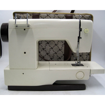 Brother VX 560 VX560 Sewing Machine With Footpedal and Case Just