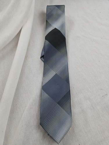 VAN HEUSEN Men's Neck Tie ~ Gray ~ Plaids & Checks ~ NEW MSRP: $45. - Picture 2 of 4