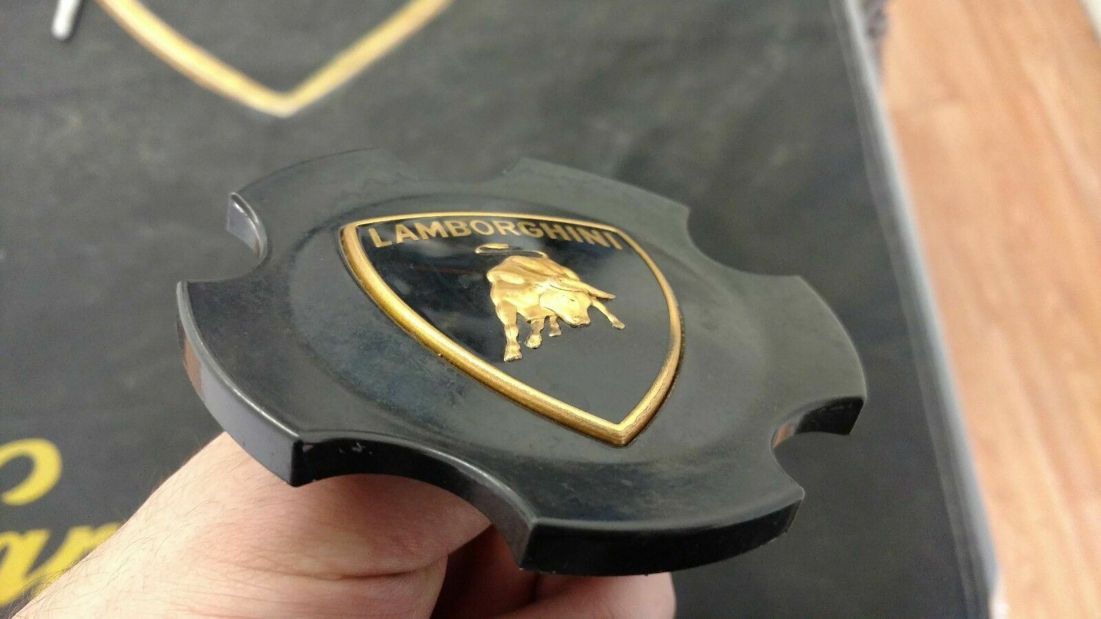 LAMBORGHINI MURCIELAGO LP640 RIM CENTER HUB CAP OEM 410601147