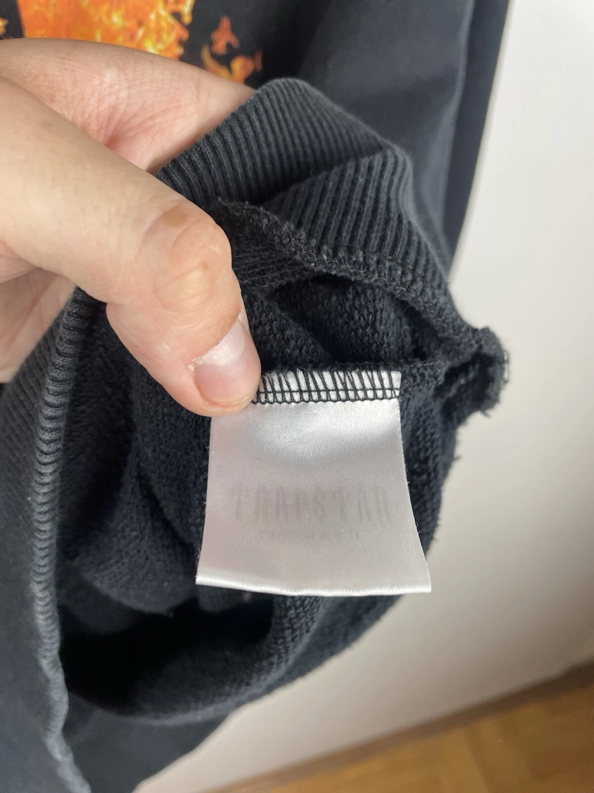 UNDERCOVER Trapstar It’s A Secret Felpa con Cappuccio Logo Burn Nera Taglia S