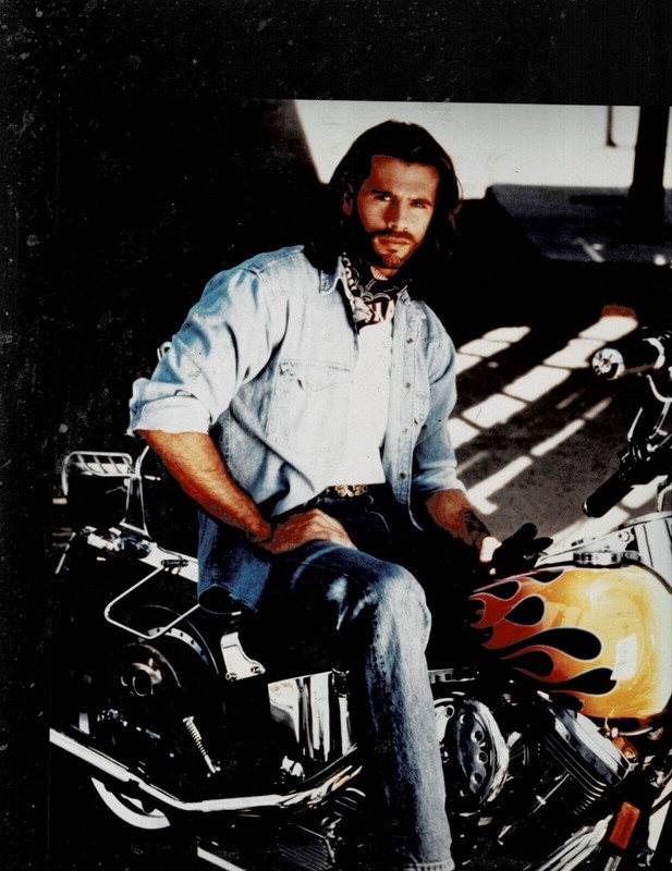 SUPER RARE!! 8X10 VINTAGE ORIGINAL LORENZO LAMAS PUBLICITY PHOTO!!