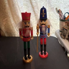Greenbrier international nutcracker set of 2 red and blue  nutcracker 
