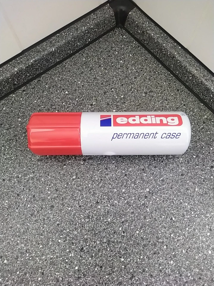 edding permanent case