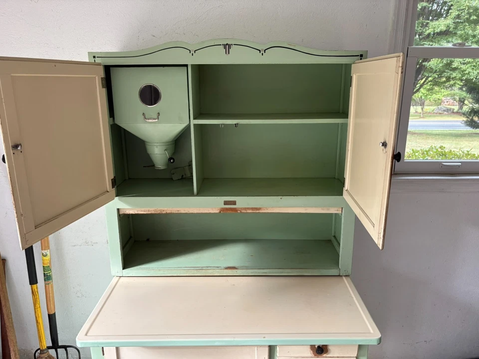 Hoosier Cabinet circa 1920 antique - Image 2 of 4