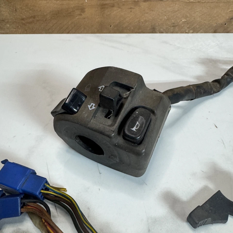 01 02 YAMAHA YZF R6 INTERRUPTOR IZQUIERDO CONTROL MANILLAR INTERMITENTE BOCINA BOTÓN Foto 2 de 4