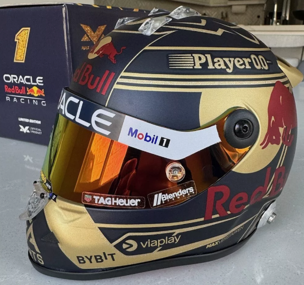 ヘルメット カッレ・ロバンペラ ワールドチャンピオン 2023年 1/2 Limited Edition Max Verstappen 2023 World Champion 1:2 Scale