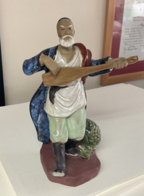 Chinesischer Schlammmänner Mann spielt Laute Figur Schlammmänner Mann China 9,5 Zoll groß