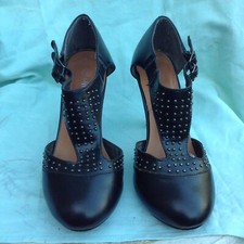 Vintage Shoes, women's shoes, black T-Bar 1980s, size 7, 