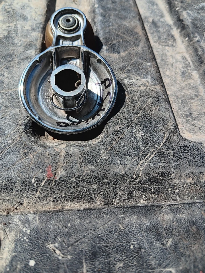 Frontal P.S. Manija de manivela de ala de ventana de puerta de un Pontiac LeMans 1971 parte # 5288 Foto 3 de 4