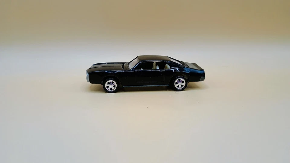 Johnny Lightning Custom Toronado in Black, Playing Mantis, 1995 #110 - Image 3 of 4