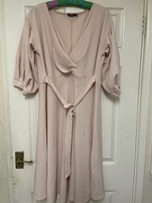 Boohoo Baby Pink Dress With Belt And V Neck Size 24 V Neck