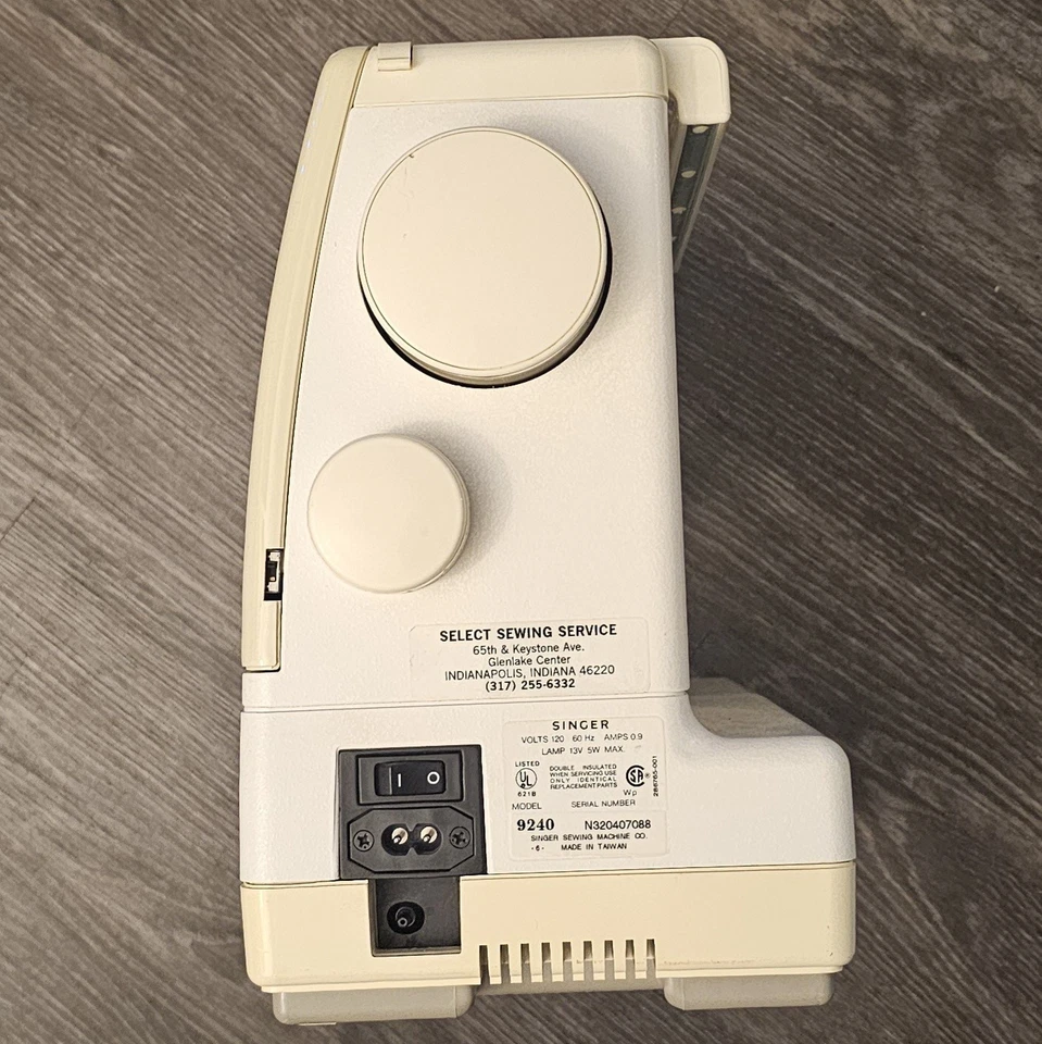 Singer Quantum 9240 Computerize Sewing Machine W/Portable Plastic Carrying Case - Image 3 of 4