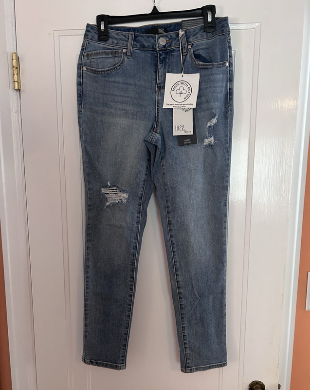 NWT Denim Women's Ankle Skinny Blue Distressed Jeans Size 8