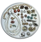 Nice Vintage Costume Jewelry Mix Lot Brooches Earrings Necklaces Singles (26)