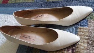 VTG AMALFI "Monica" genuine leather eggshell color pumps sz 7.5 AA  Italy MINT! 