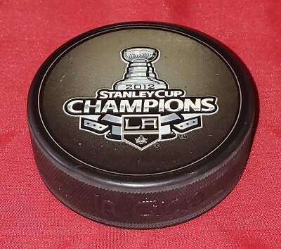 2012 STANLEY CUP CHAMPIONS   LA KINGS NHL PUCK MADE IN SLOVAKIA   INGLASCO 