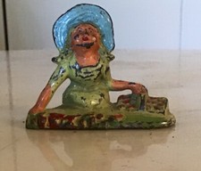 Manoil Toy Soldier M166 Happy Farm Series , Girl Picking strawberries