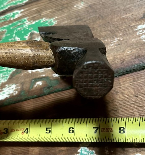 Vintage PLUMB Carpenters Hatchet Hammer Nail Puller Tool - Picture 3 of 10