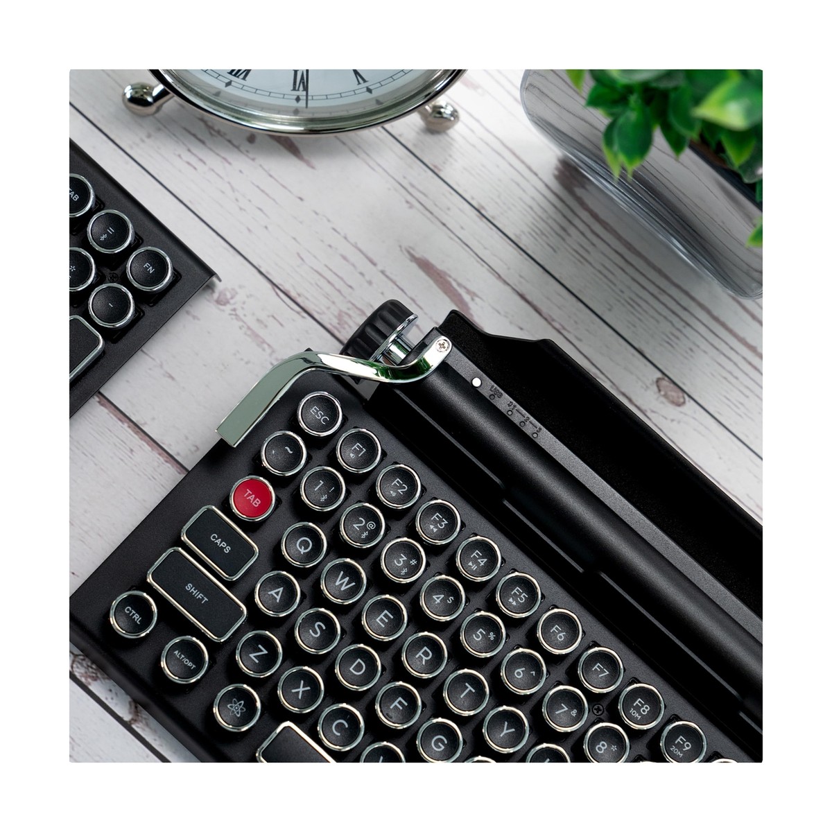 Qwerkywriter 　1　ワイヤレスメカニカルキーボード　08c28 BLACK CHROME QWERKYWRITER® US Layout