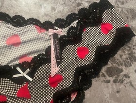 VICTORIA'S SECRET SEXY LITTLE THINGS M SMOOTH RED HEART LACE RARE CHEEKY PANTIES