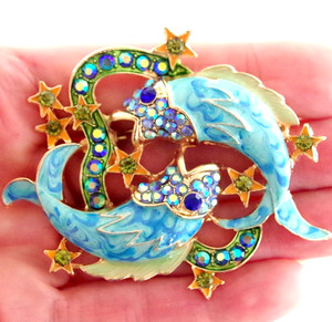 2 5/8" NWOT DESIGNER STYLE PISCES ZODIAC HOROSCOPE FISH AB RHINESTONE BROOCH PIN