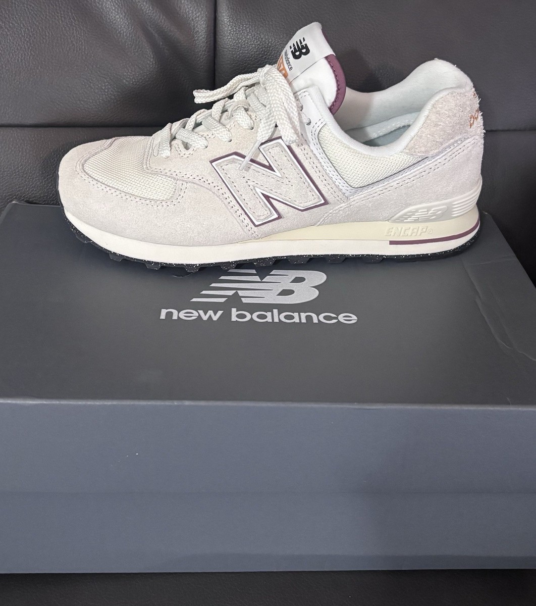 New Balance 574 Size 8 White/Cream Suede Low Top Lace Up  display picture 1