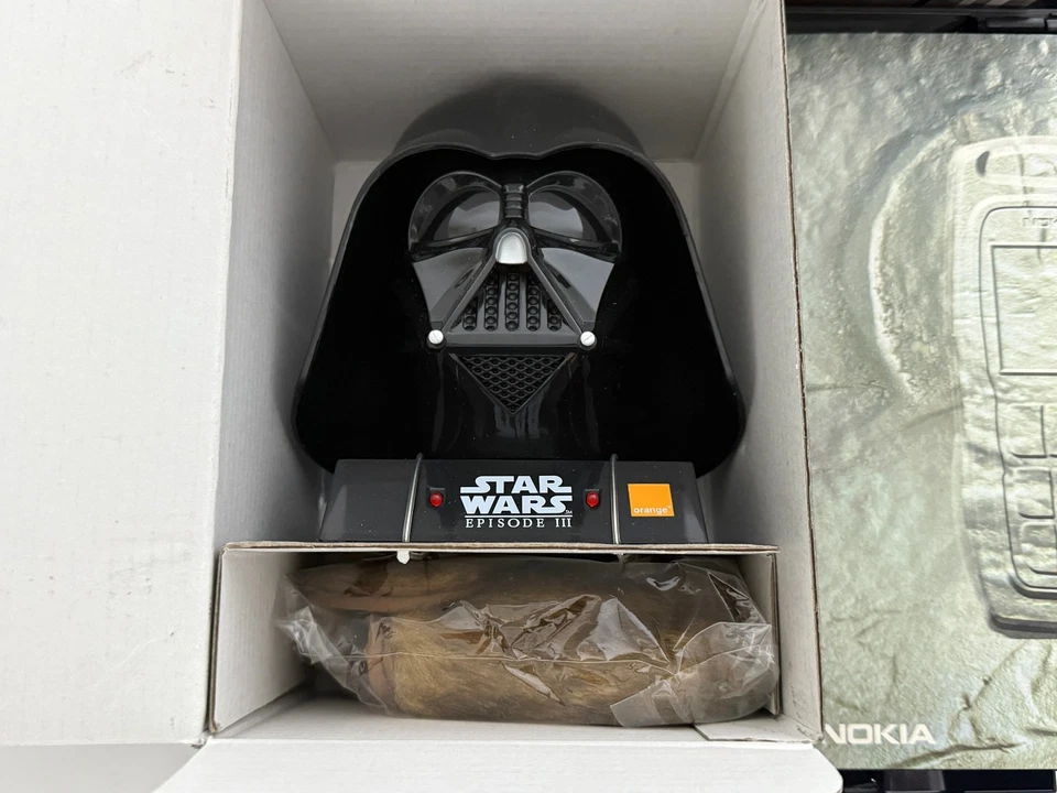 BRAND NEW NOKIA 3220 UNLOCKED PHONE - STAR WARS LTD EDITION - Image 4 of 4