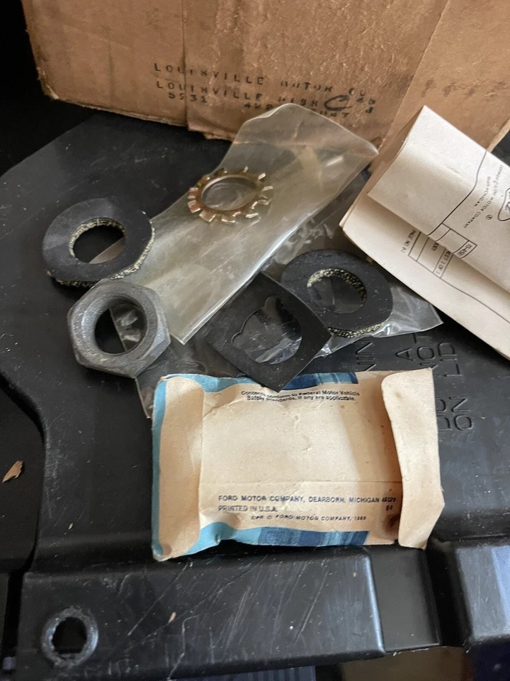 Ford Gran Torino Elite Maverick Ltd 1973-1976 emblema adorno capó galaxia nuevo en stock Foto 3 de 4