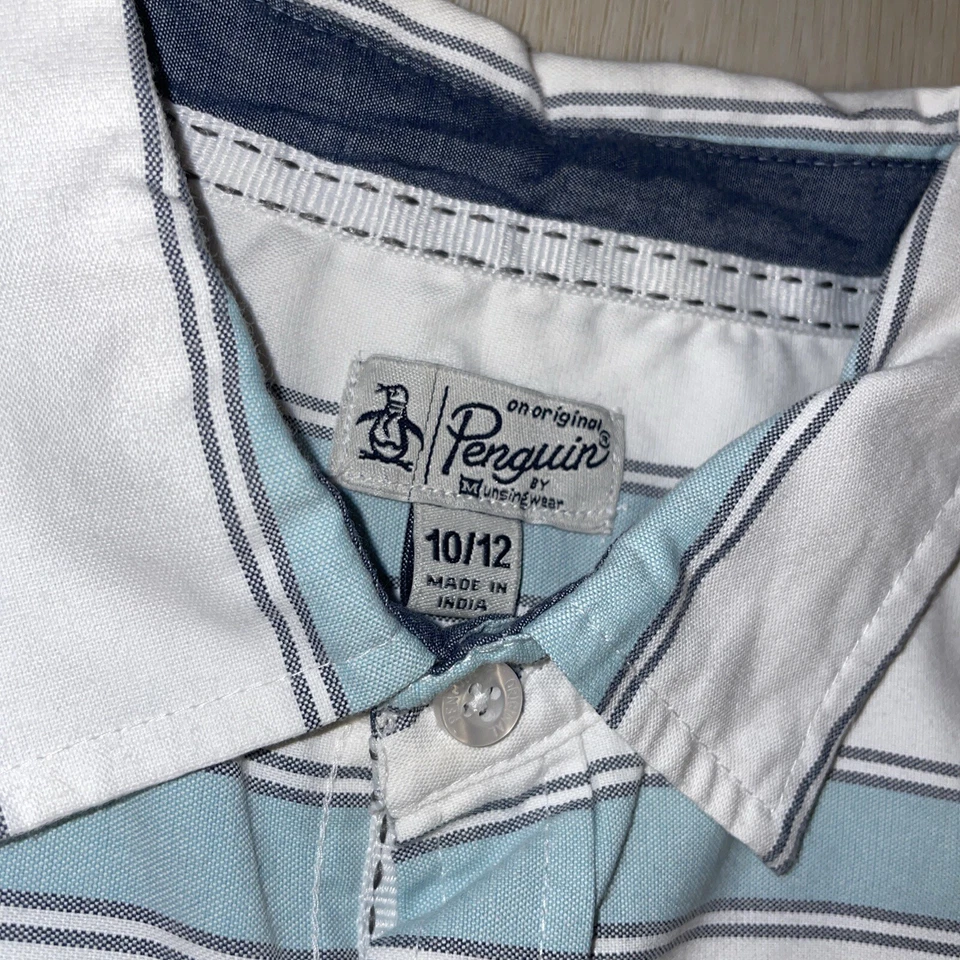 Camisa con botones Penguin Boys logotipo a rayas talla 10-12 usada en excelente estado Foto 3 de 4