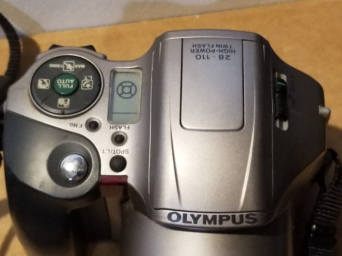 Olympus IS-20 DLX QD 35mm SLR Film Camera - Estate Find Untested