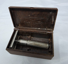 Vintage Gillette Travel Razor in Bakelite case