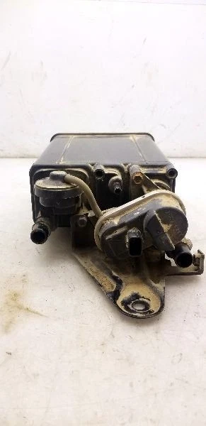 Toyota Tacoma 2009 4,0 L 6 cilindros montaje de bote de vapor de combustible Foto 2 de 4