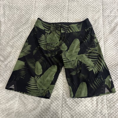 Lululemon Athletica Shorts Men Green Black Current State Swim Sz 30 floral