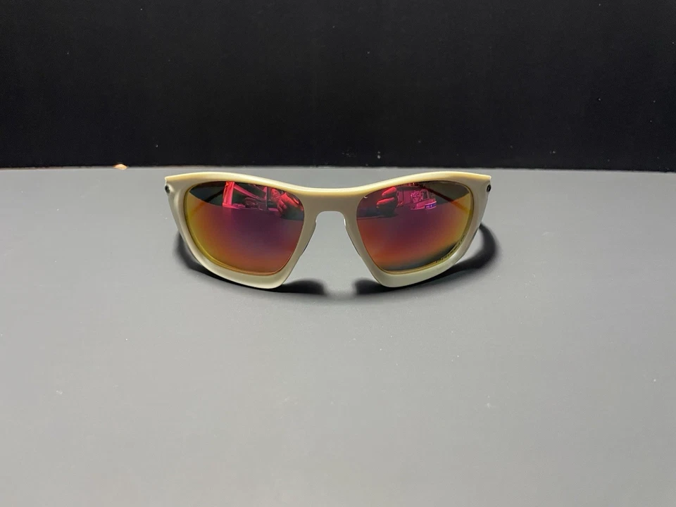 Матовые солнцезащитные очки Oakley Lateralis с песком, включая чехол - Изображение 2 из 4