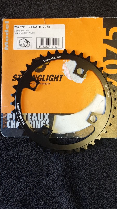 Stronglight chainring 38T, 104dia