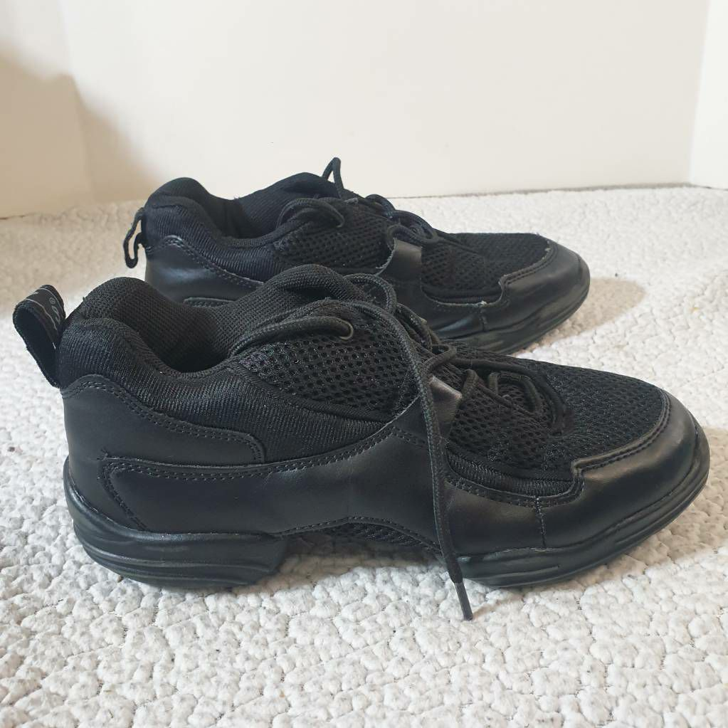 Capezio Womens Fierce Dansneaker Dance Shoes Black DS11 Low Top Mesh