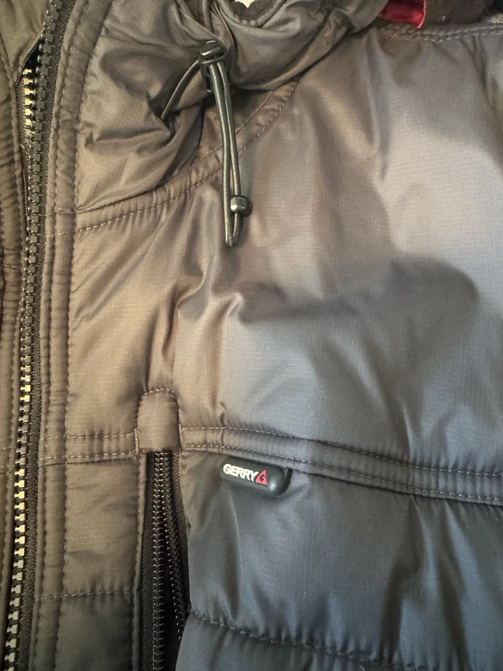 Chaqueta aislante ligera con capucha acolchada acolchada acolchada negra Gerry para hombre talla grande Foto 3 de 4