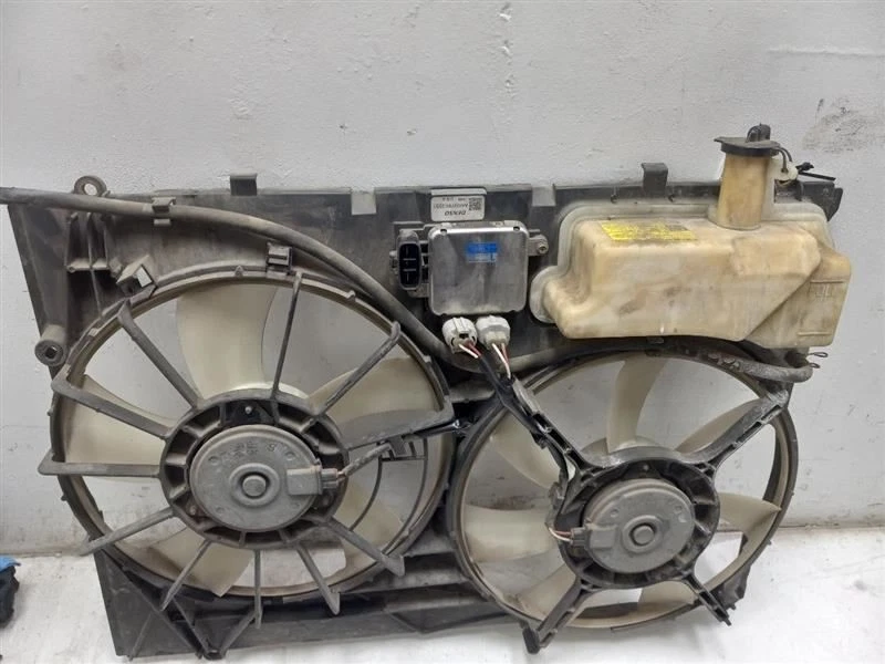 Conjunto de ventilador de motor de ventilador de radiador compatible con 07-10 SIENNA Foto 3 de 4