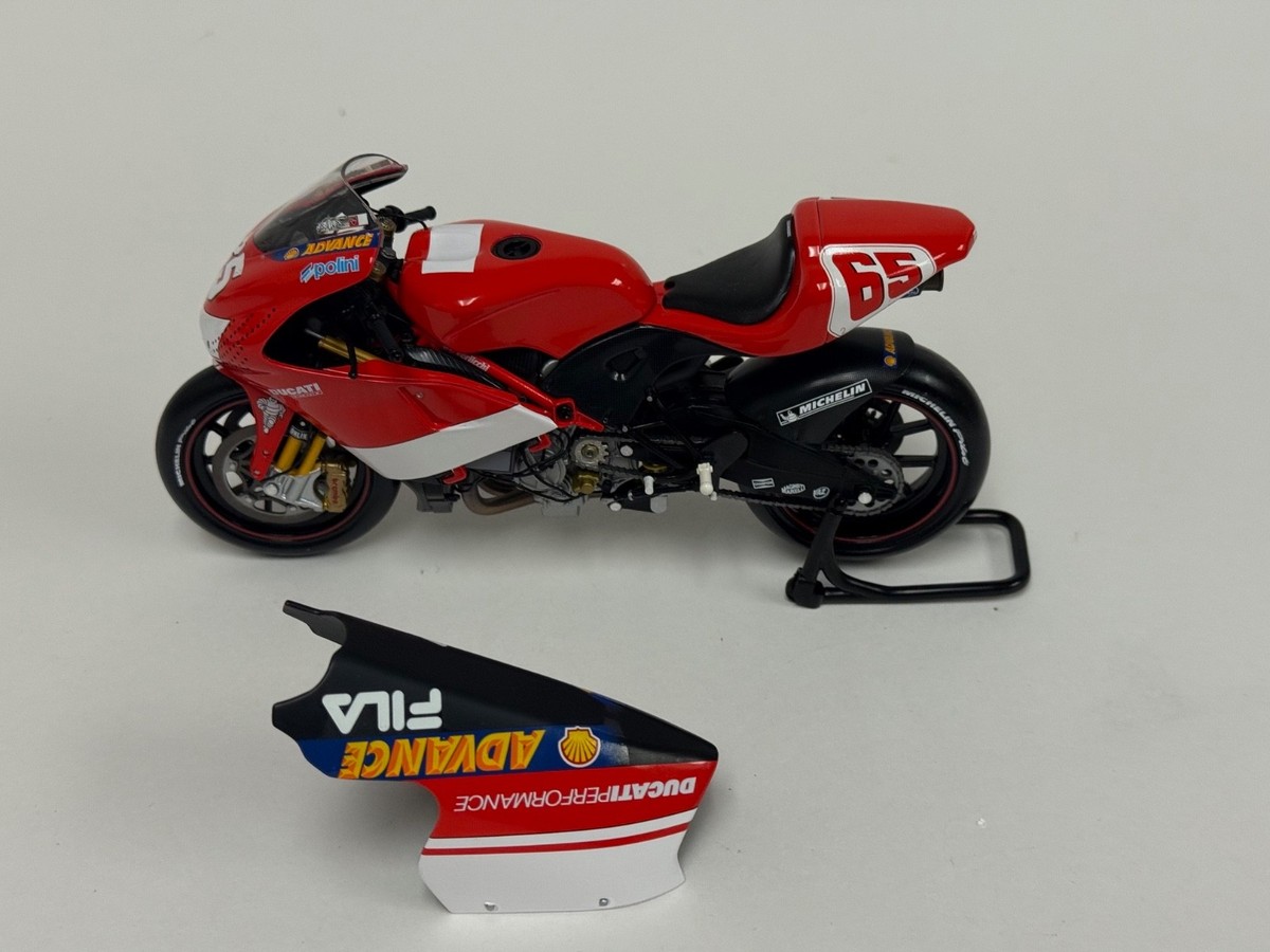 1/12 Minichamps Ducati Desmosedici 2003 Moto GP L. Capirossi