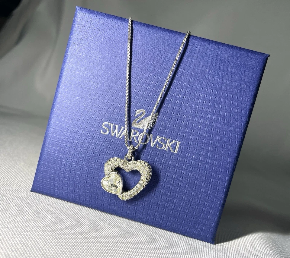 Autentica bellissima collana con ciondolo Swarovski cuore strass 17 pollici - Immagine 3 di 4