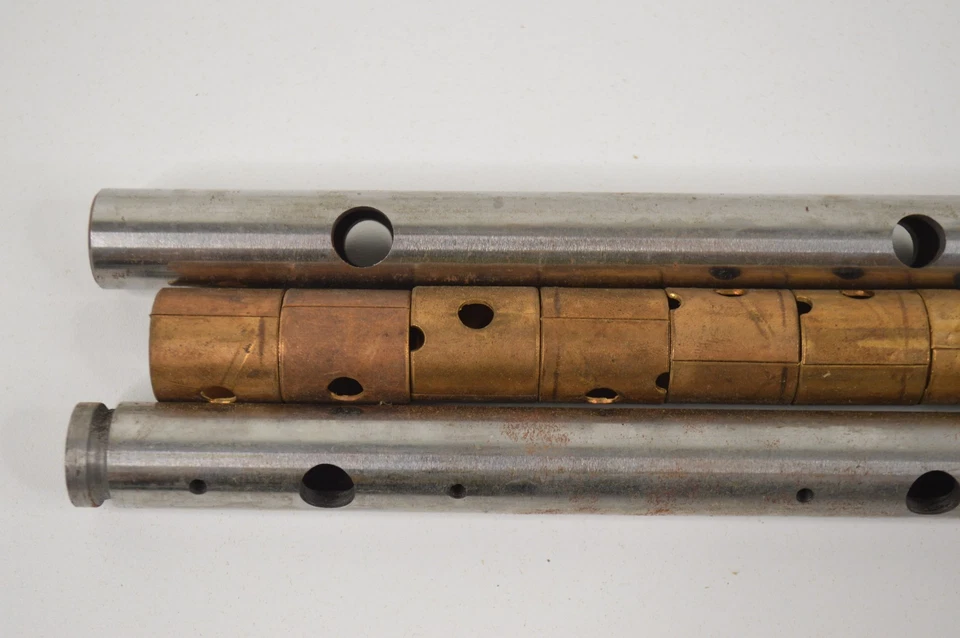 Par de ejes de brazo basculante Chevrolet 1940-1950 216 I6 recto seis falta 1 buje Foto 3 de 4