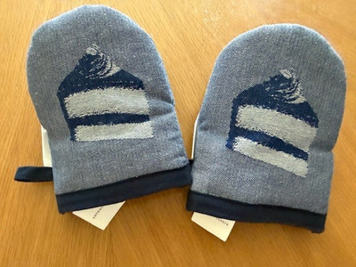 NWT Anthropologie Cake Denim Mini Oven Mitt Set of 2 Kitchen Baker Lover Gift